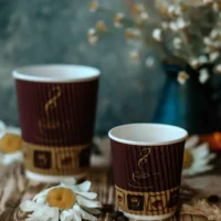 لیوان کاغذی قهوه کاپلا ۴ انسی برای سرو نوشیدنی در کافه‌ ها